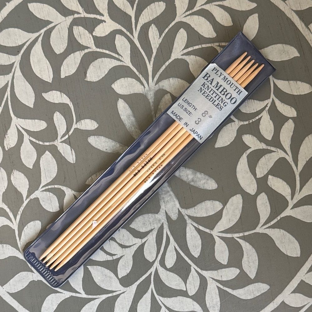 Plymouth Bamboo Knitting Needles Double Point sz 3, 8” length, NWT